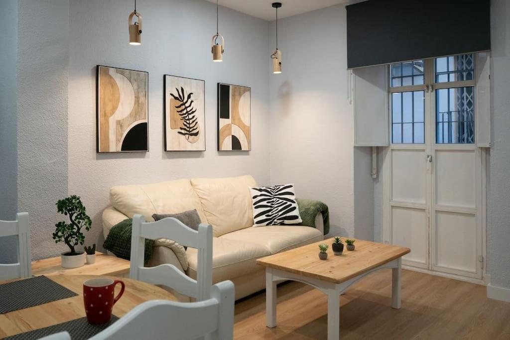 Apartamentos Alfaqueque B Севиля Екстериор снимка