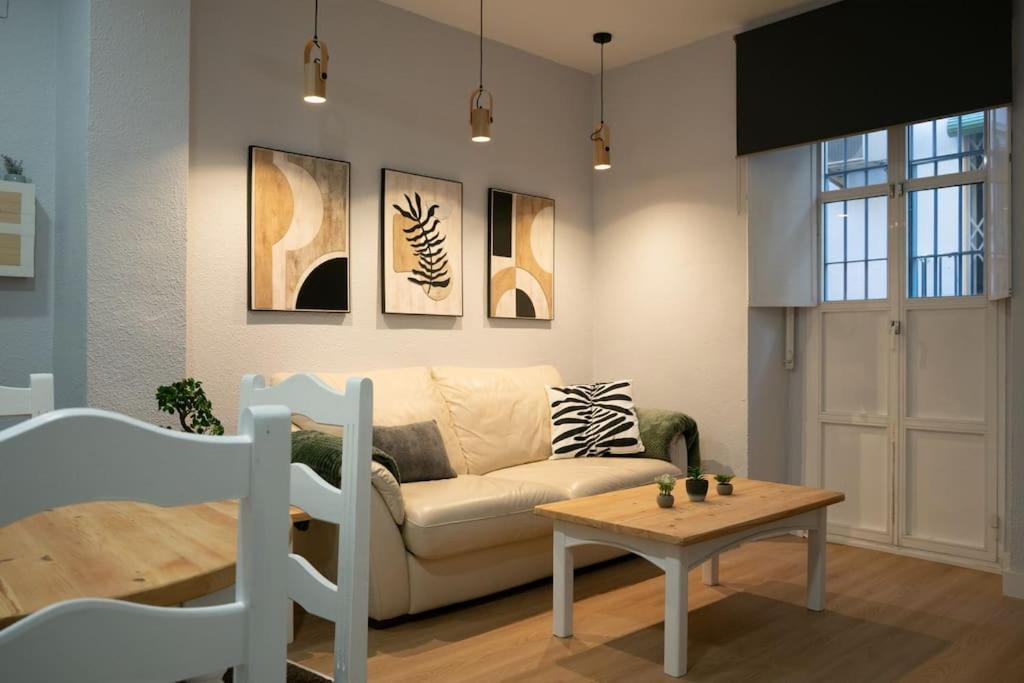 Apartamentos Alfaqueque B Севиля Екстериор снимка